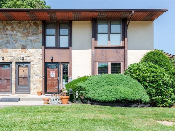 7 Hemlock Court #7, Selden, NY 11784