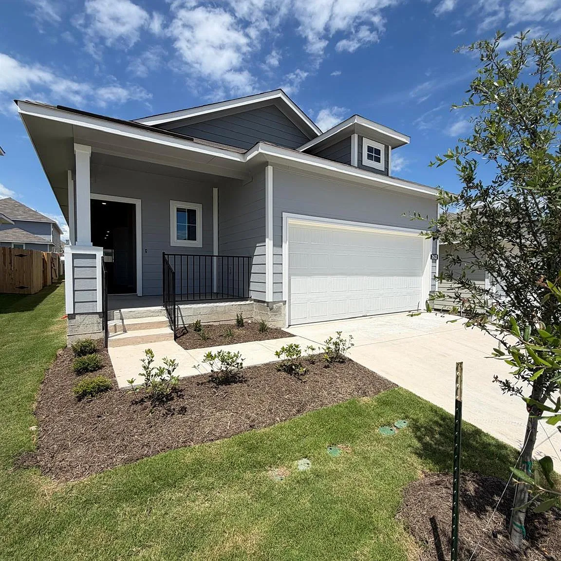 3 bed, 2.0 bath, 1533 sqft, $2,195 — Photo 2