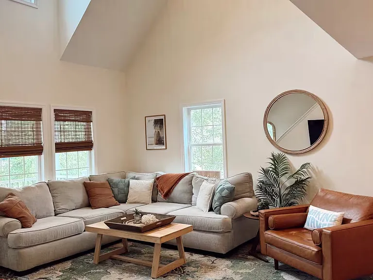 825 Driftwood Dr — Photo 2