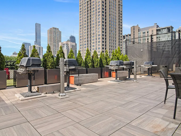 345 N La Salle Dr #405 — Photo 20