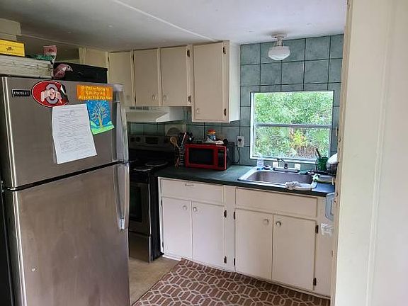 2nd image of 875B Oakridge Ter