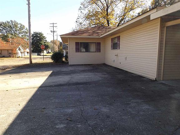3rd image of 3023 Pecan St