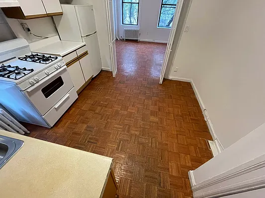 Rented by HOLTON REAL ESTATE INC. | media 14