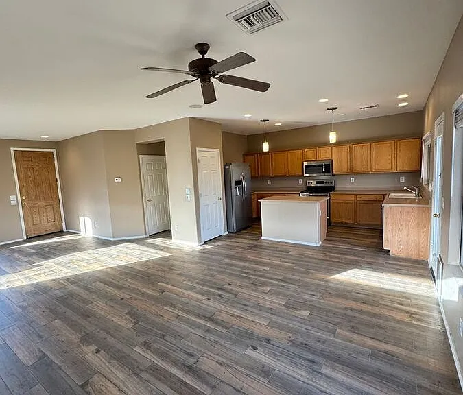 9450 W Quail Ave — Photo 5