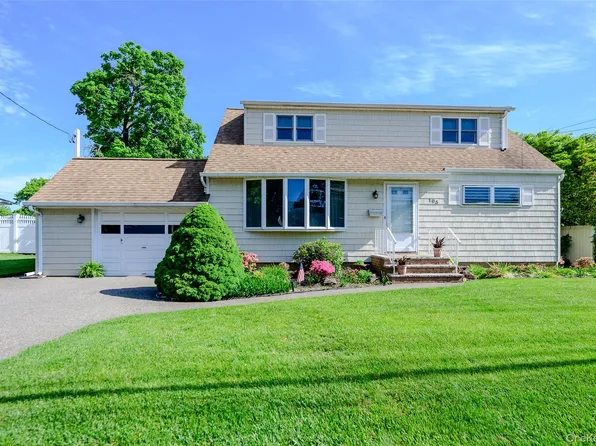 105 N Queens Avenue, Massapequa, NY 11758