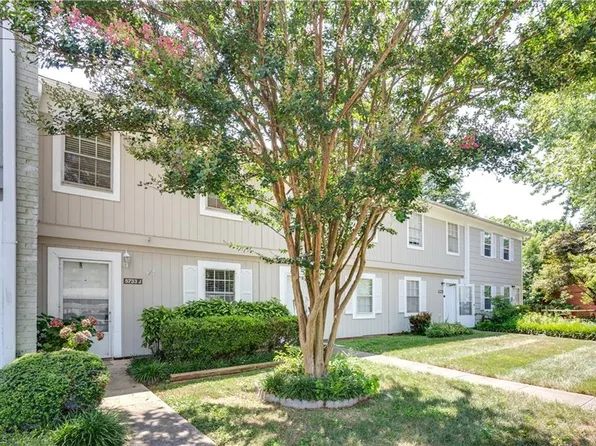 5733 Bramblegate Rd Unit J, Greensboro, NC 27409