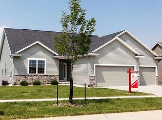 2106 Hallbrook St SW, Cedar Rapids, IA 52404