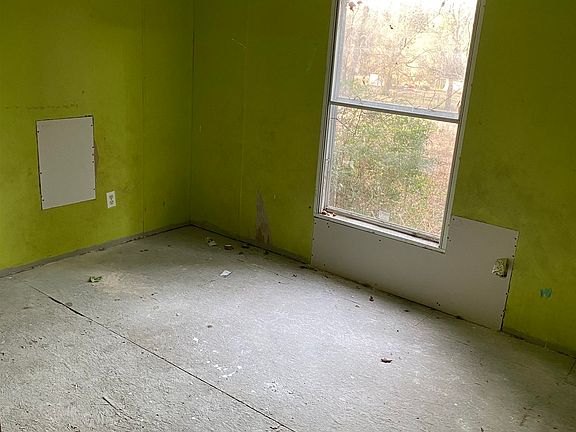 4th image of 454 Elderville Peatown Rd