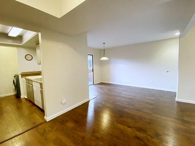 7270 Huntsmen Cir #F — Photo 27