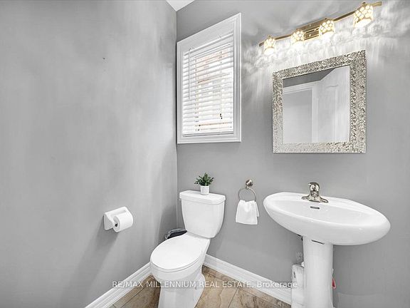 4th image of 20 Autumn Arbour Rd