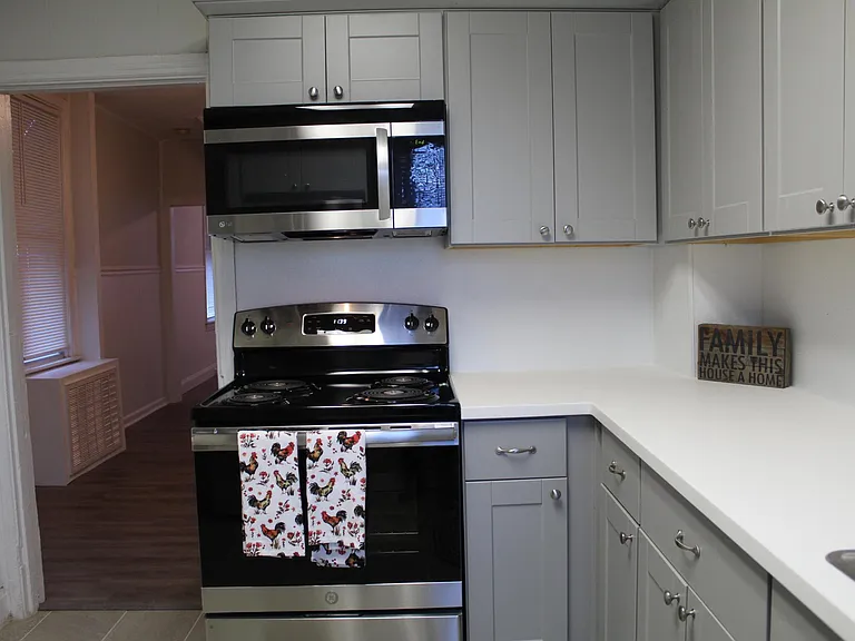 38 E High St — Photo 1