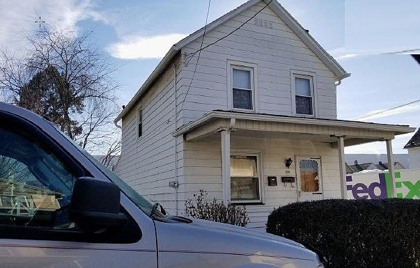 2nd image of 128 Kent Ln