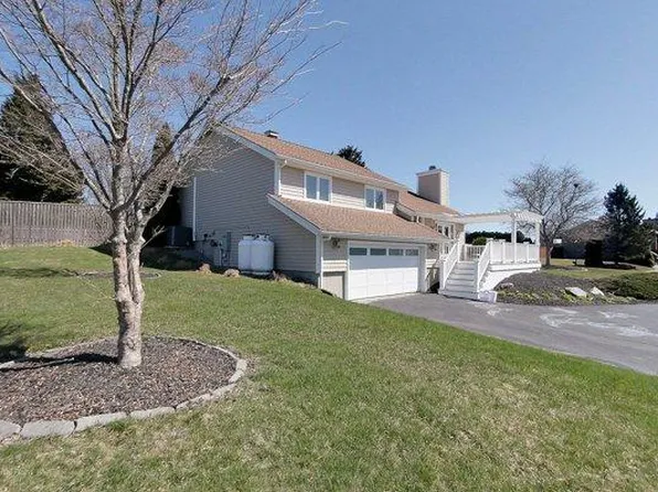 89 Indian Hill Rd, Middletown, RI 02842