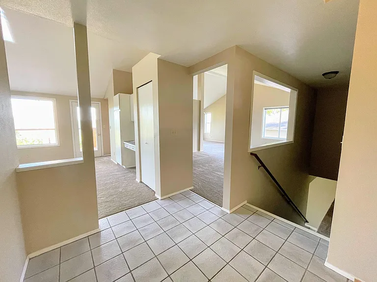 201 E Mountain View Dr — Photo 14