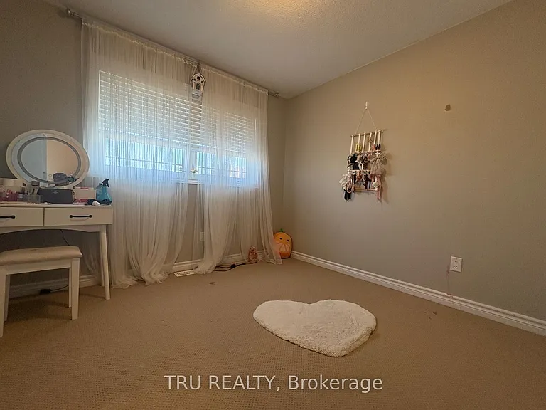 684 Beatrice Dr — Photo 28