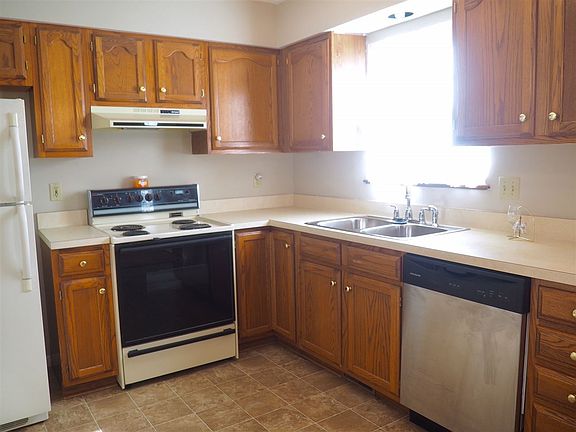 4th image of 2741 Gardenia Dr