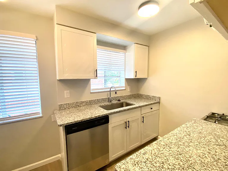 1373 W 7th Ave #H — Photo 11