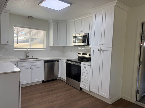 4th image of 1819 Cape Cod Cir