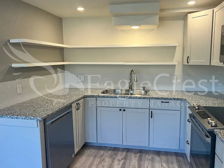 1110 S College Ave — Photo 22