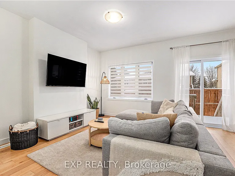 12 Livya St — Photo 3