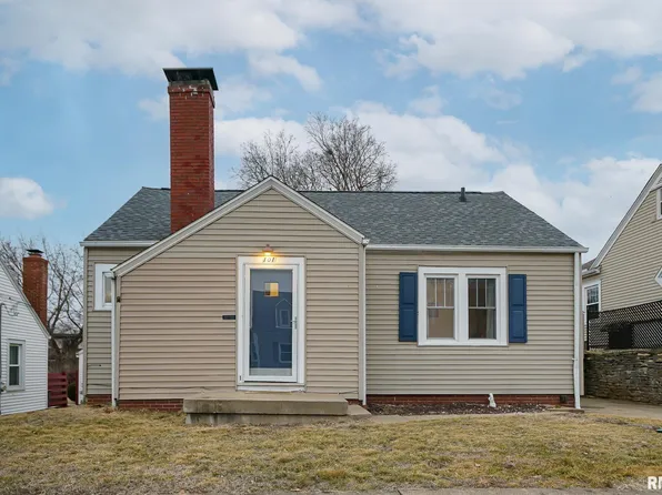 1011 Saint Julian St, Pekin, IL 61554