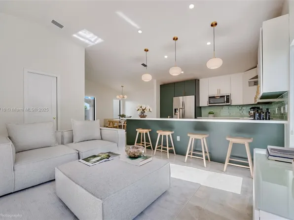 14584 SW 115th St, Miami, FL 33186