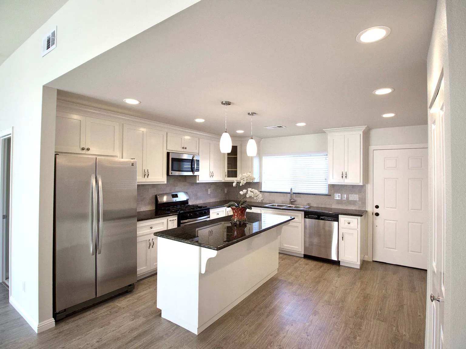 1 bed, 840 sqft, $2,595 — Photo 4