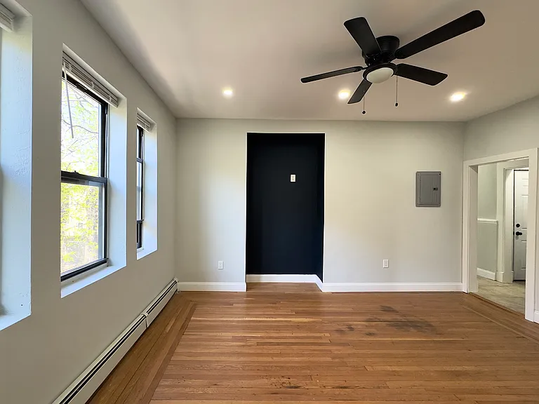 16 Charlotte St #2L — Photo 7