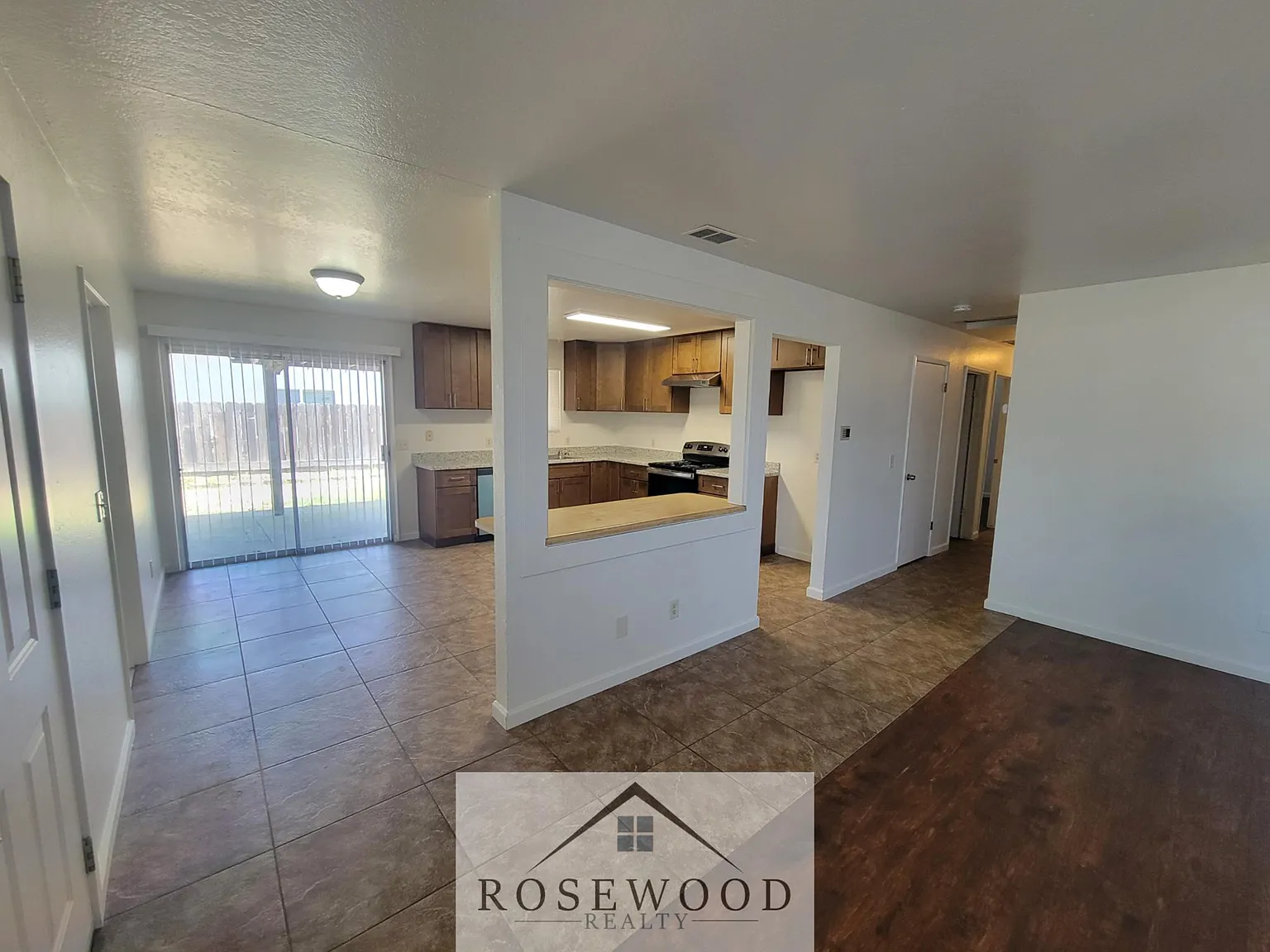3 bed, 1200 sqft, $2,200 — Photo 3