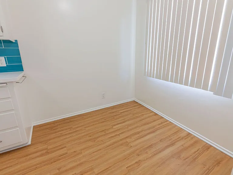 667-669 Levering Ave — Photo 11