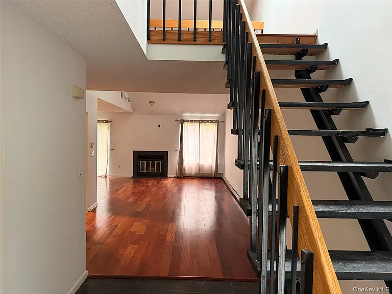 73 Cornwall Cir — Photo 4