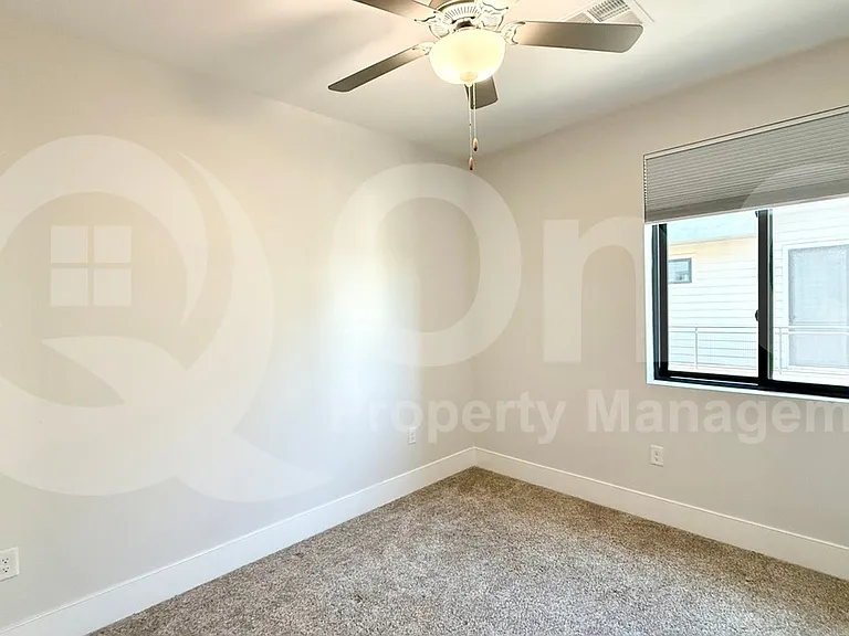 165 E Hearne Way — Photo 10