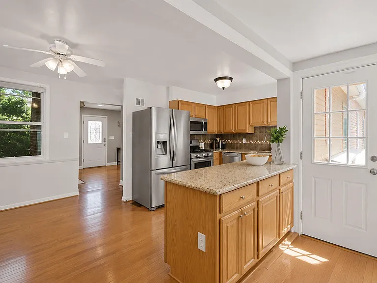 2918 Monroe Pl — Photo 7