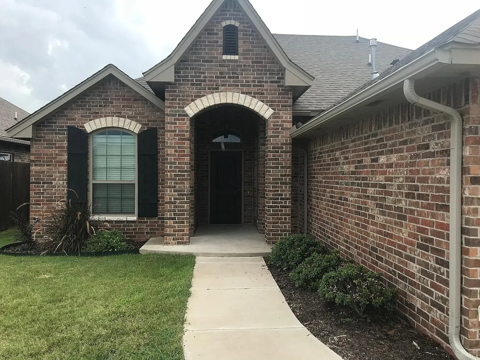 4 bed, 1750 sqft, $1,845 — Photo 2