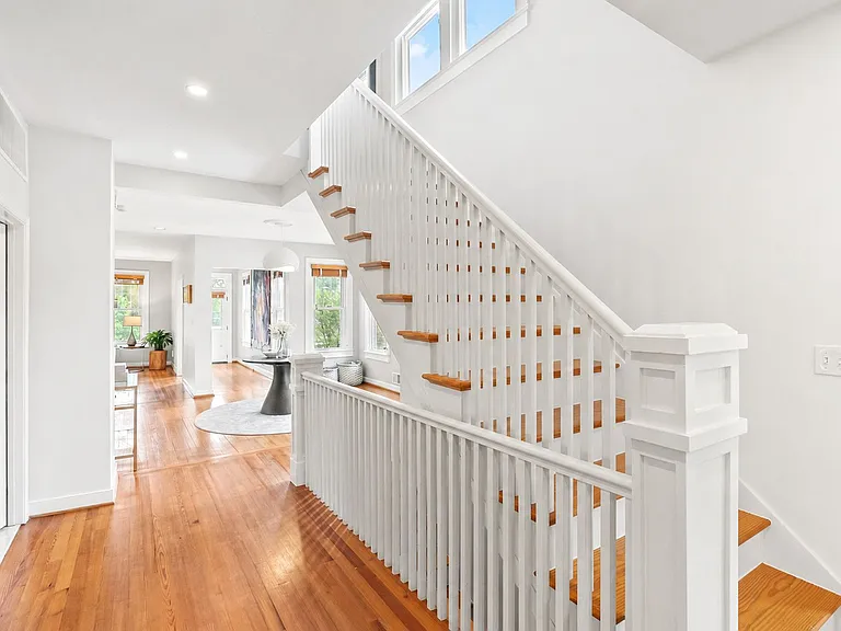 5213 Cathedral Ave NW — Photo 14