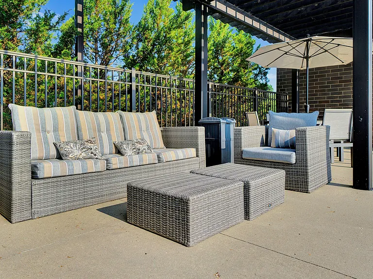 50Twenty Sundeck