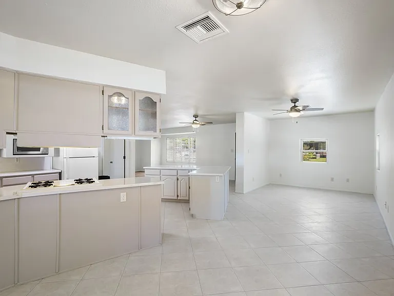 5742 N 12th Pl #5742 N 12TH — Photo 5