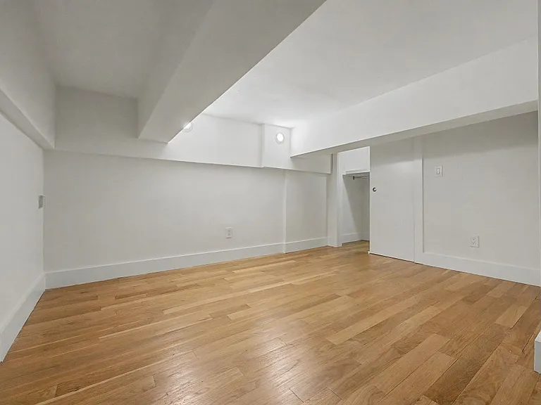 220 E 22nd St #3U — Photo 14
