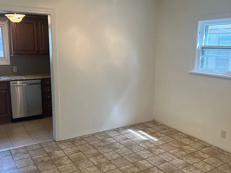 2561 S Taylor Rd — Photo 7