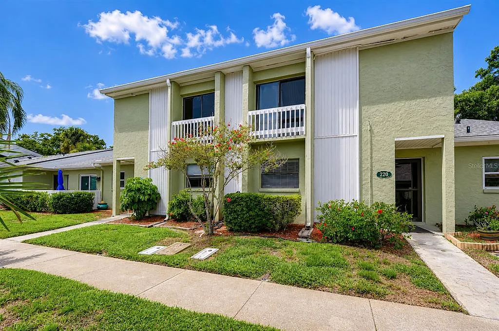 230 Cypress Pl — Photo 1