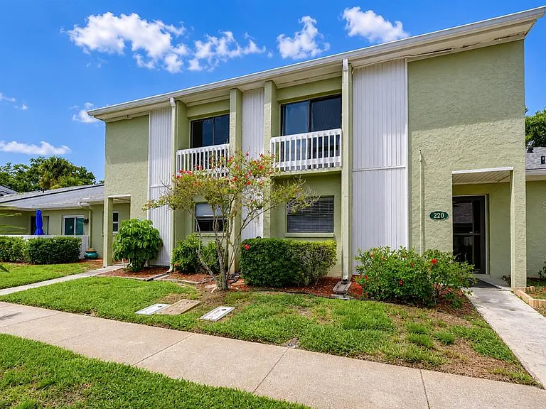 230 Cypress Pl — Photo 1