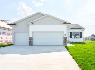 1804 Tuscany Dr SE, Altoona, IA 50009