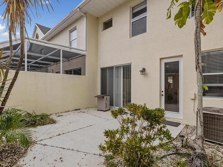 5650 Simonton St — Photo 40