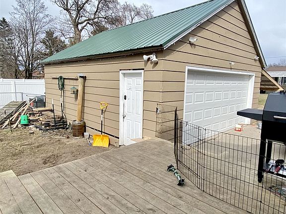 3rd image of 1016 W Hosmer St