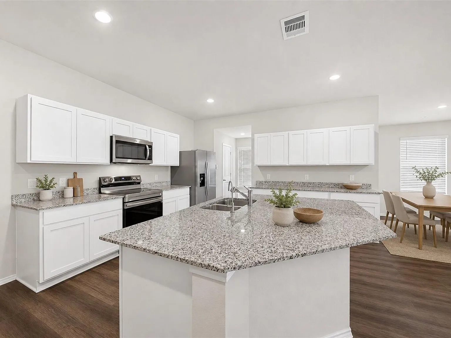 4 bed, 2.0 bath, 2032 sqft, $2,100 — Photo 3
