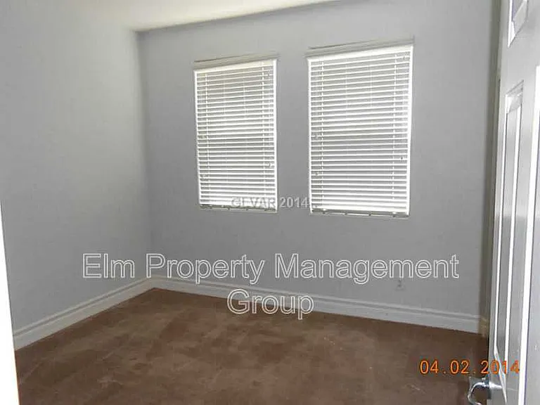 9795 Waukegan Ave — Photo 6