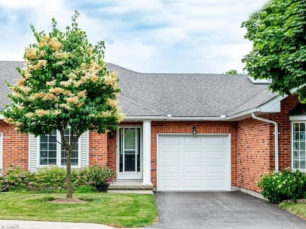 20 Meadowlands Blvd #27, Hamilton, ON L9K 1J5