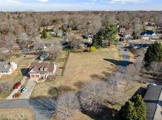 5572 Folkstone Rd, Pfafftown, NC 27040