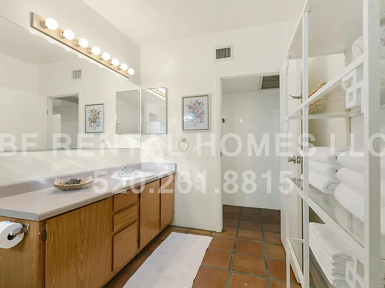 2319 E Helen St — Photo 27