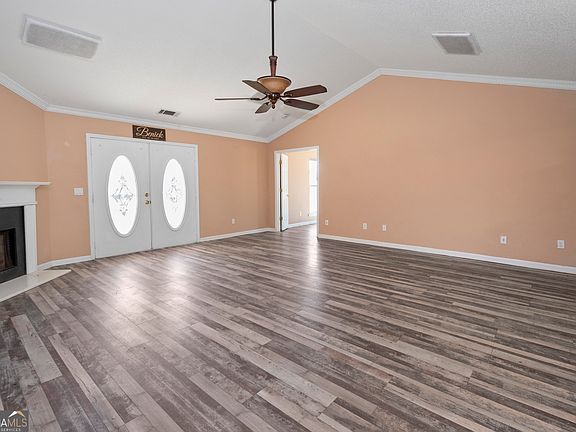 4th image of 323 Snapping Shoals Rd